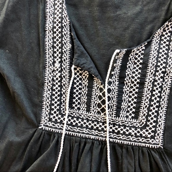 American Eagle Black & White Peasant Top - Picture 3 of 5